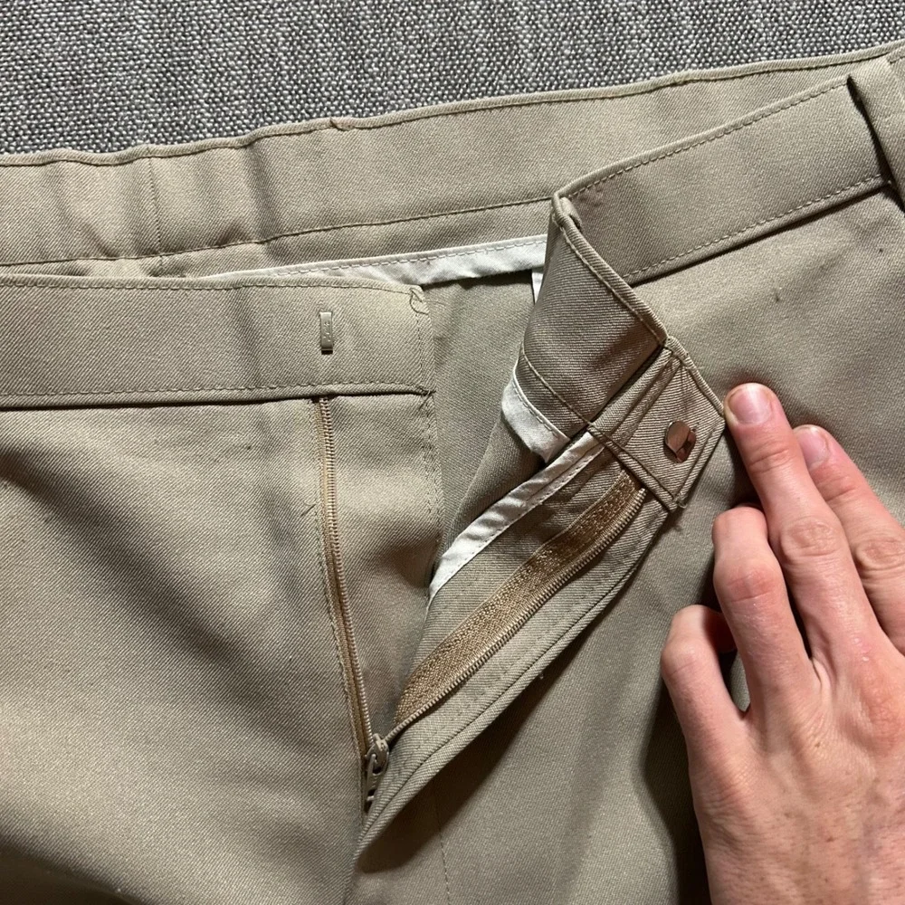 VTG Levi's Action Slacks Men 44x30 (Fits 44x29) Tan Khaki Dacron Polyester 1995